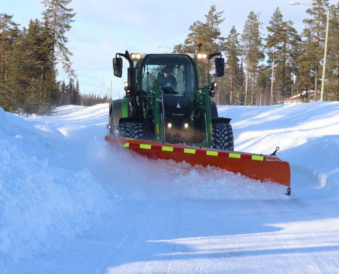Diagonal plough Basic removes snow